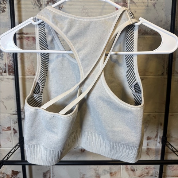 Stylish Gray Sports Bra and Leggings Set Sz L - Picture 9 of 13